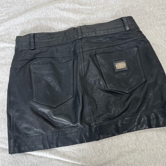 VINTAGE DOLCE & GABBANA BLACK LEATHER MINI SKIRT - Picture 4 of 10
